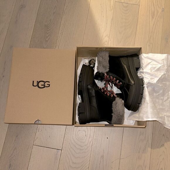 UGG Women's Ashton Addie Cold Weather Booties - Picture 7 of 13